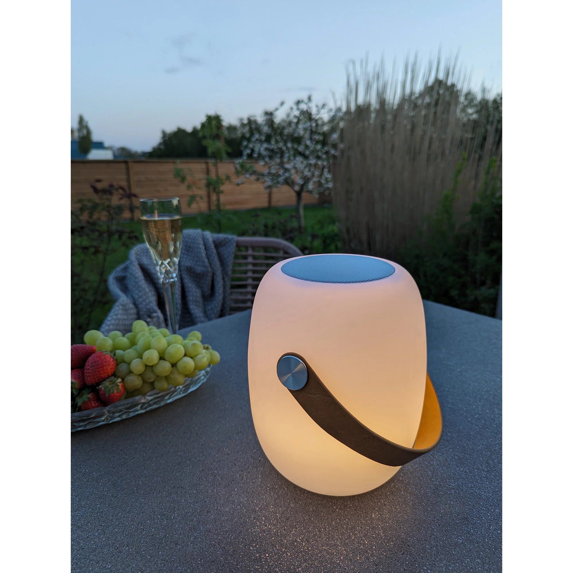 AuraEgg - din udendørslampe med bluetooth højtaler